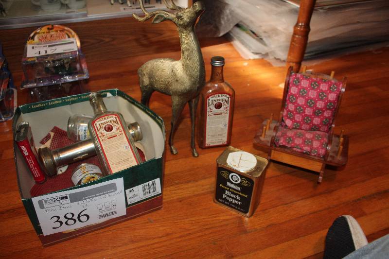 lot 386 image: Bottles, Flashlight, Table Decorations