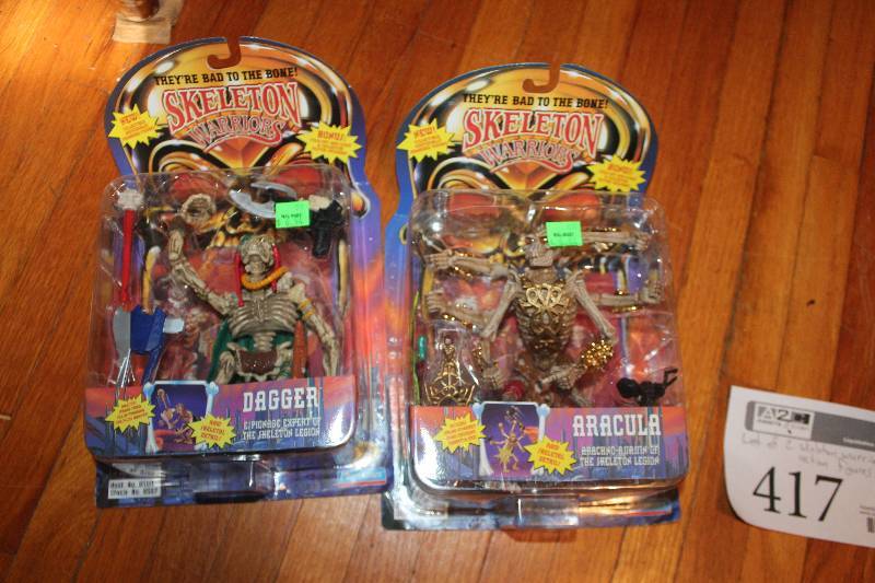 lot 417 image: Lot of (2) Skeleton Warriors Action Figures - Dagger, Aracula