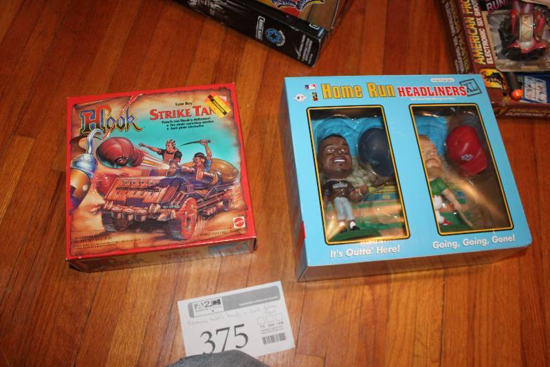 lot 375 image: Homerun Bobble-heads, Hook Action Figure