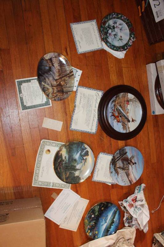 lot 592 image: Lot of (6) Decorative Collectors Plates w Certificates