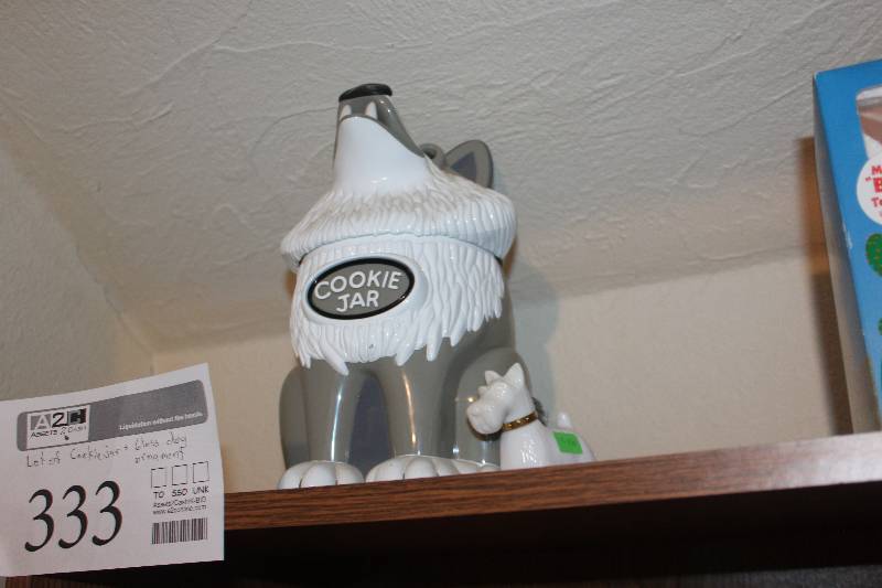 lot 333 image: Wolf Cookie Jar, Glass Dog Figurine