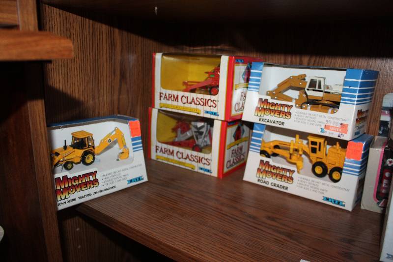 lot 338 image: 12-Shelf Lot of Toys - Mighty Movers, Farm Classics