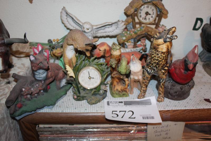 lot 572 image: 12-Shelf Lot of Figurines, Table Clock