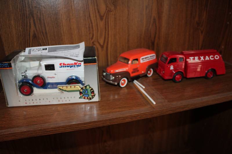 lot 360 image: Lot of (3) Vintage Cars