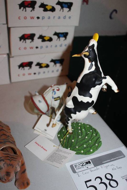 lot 538 image: Lot of (2) Westland Cowparade Figurines