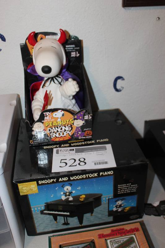 lot 528 image: Snoopy, Woodstock Piano, Dancing Snoopy