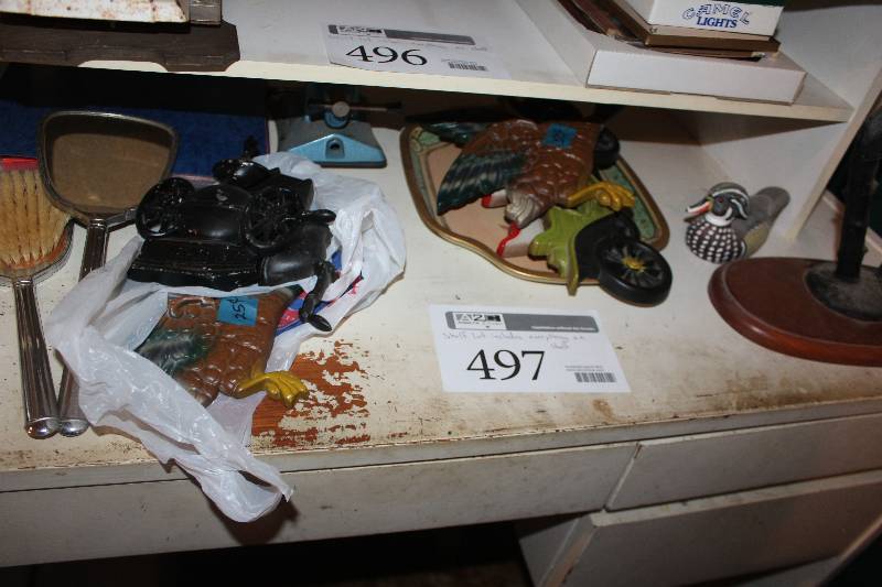 lot 497 image: Wall and Table Decorations - Ducks, Old Car, Brushes