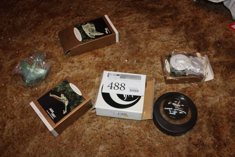 lot 488 image: Star Trek Christmas Tree Ornaments