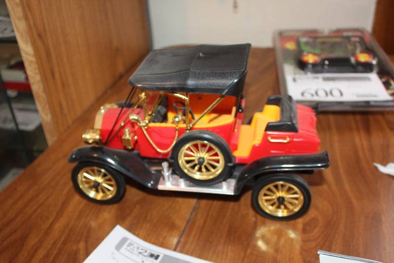 lot 1029 image: Old Time Truck