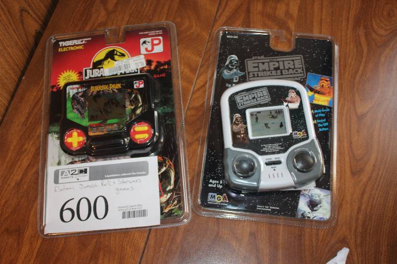 lot 600 image: Lot of (2) Jurassic Park, Star Wars Games