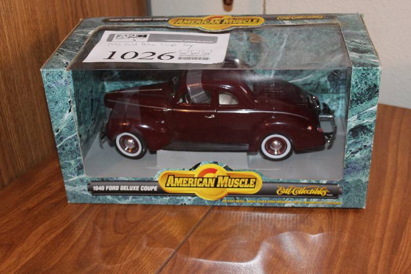 lot 1026 image: Ertl American Muscle 1940 Ford Deluxe Coupe 118 Die-Cast Car