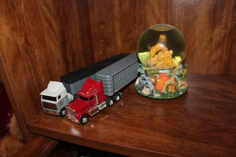 lot 330 image: Lot of (3) Toys - 2) Semi Tractor Trailers, 1) Lion Snow Globe