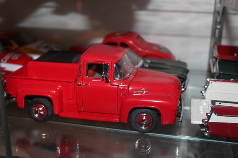 lot 399 image: Lot of (3) Classic Cars