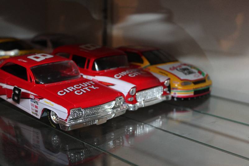 lot 398 image: Lot of (3) Classic Cars
