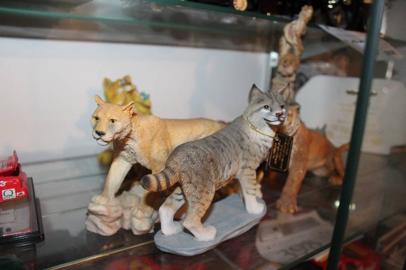 lot 395 image: Lot of (9) Animal Figurines - Lion, Tiger, Wolf, Turtle, Hippo, And More