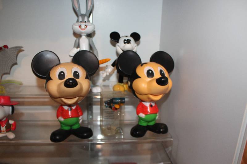 lot 403 image: Mickey Mouse, Bugs Bunny Figurines