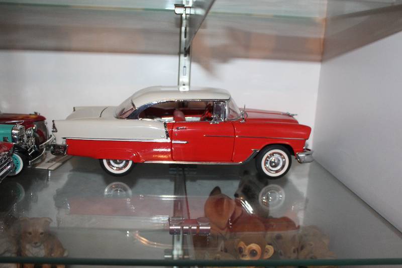 lot 406 image: 1955 Chevrolet Bel Air 118 Die-Cast Replica Toy Car