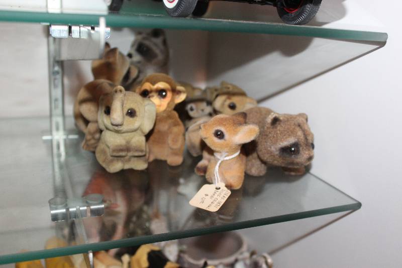 lot 409 image: Lot of Furry Animal Figurines