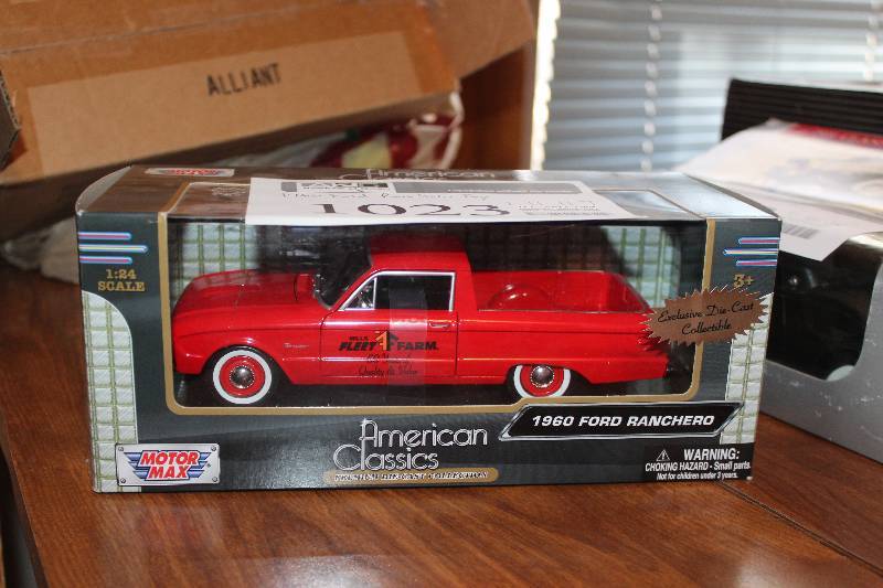 lot 1023 image: American Classic 1960 Ford Ranchero 118 Die-Cast Car