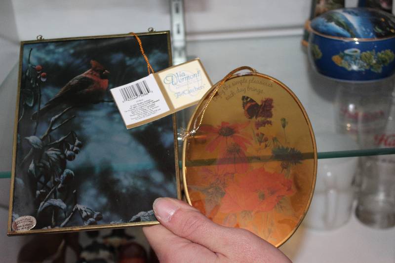lot 410 image: Lot of (2) Small Wall Art