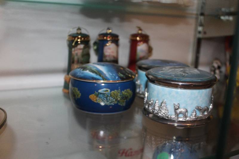 lot 411 image: Lot of (6) Decorative Music Boxes
