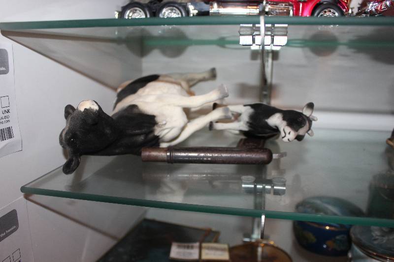 lot 407 image: Lot of (3) Toys - 2) Cows, 1) Gun