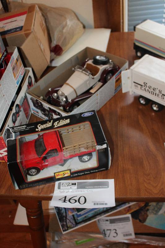 lot 460 image: Lot of (2) Die-Cast Cars