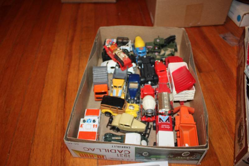 lot 464 image: Box Lot of Toy Cars, Trucks