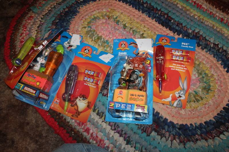 lot 237 image: Lot of (5) Pez Dispensers