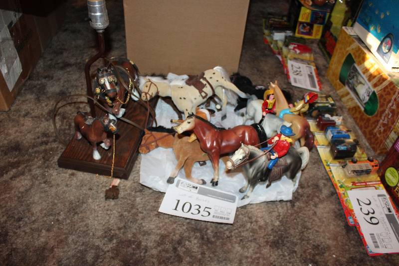 lot 1035 image: Lot of Horse Figurines