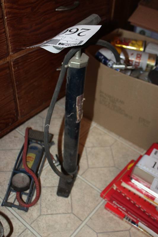 lot 260 image: Manual Air Pump