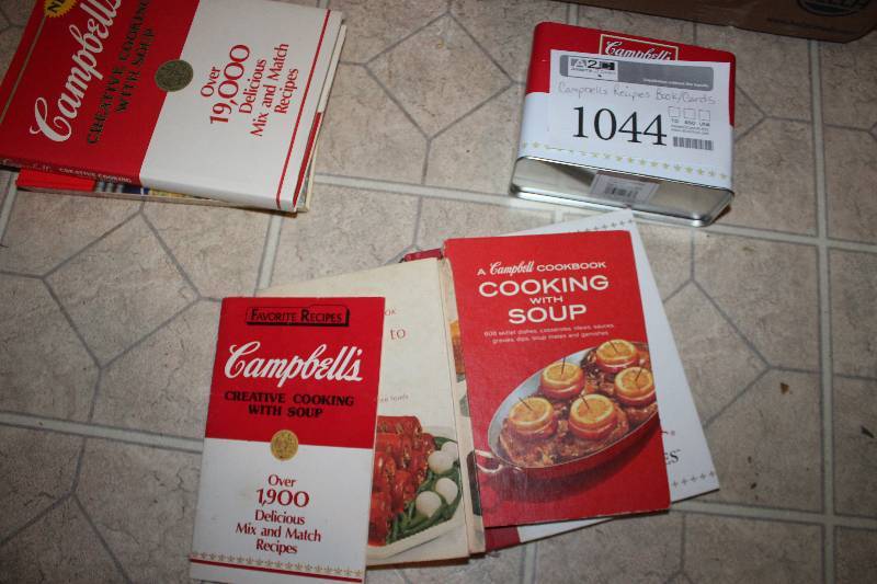lot 1044 image: Campbells Soup Collectibles - Recipe Box w Recipes
