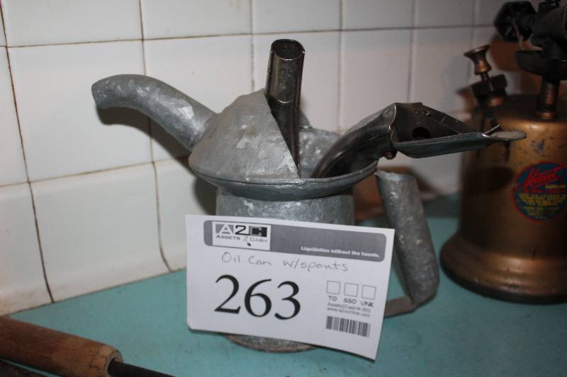 lot 263 image: Oil Can w Spout