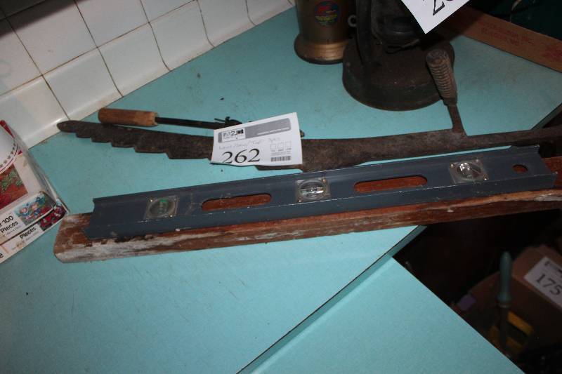 lot 262 image: Lot of (3) Hand Tools - Level, Saw, Tap