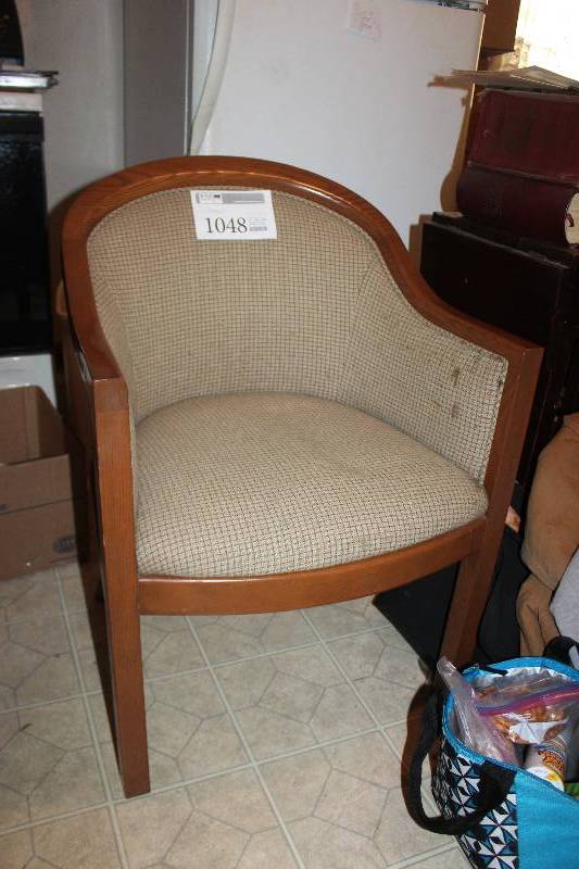 lot 1048 image: Living Room Chair