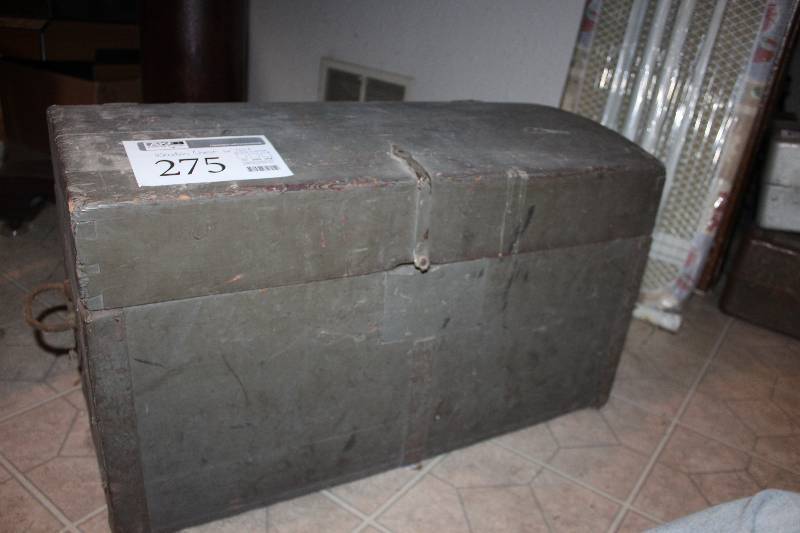 lot 275 image: Wood Chest