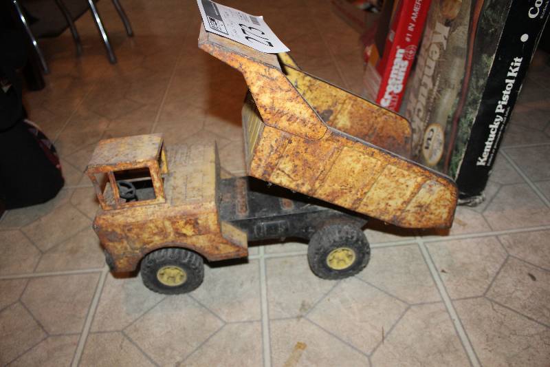 lot 273 image: Tonka Dump Truck