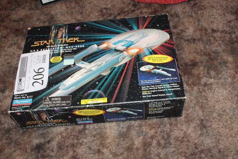 lot 206 image: Star Trek The Movie U.S.S. Excelsior NCC-2000 Set