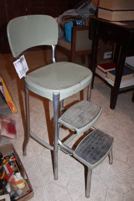 lot 1050 image: 2-Step High Chair