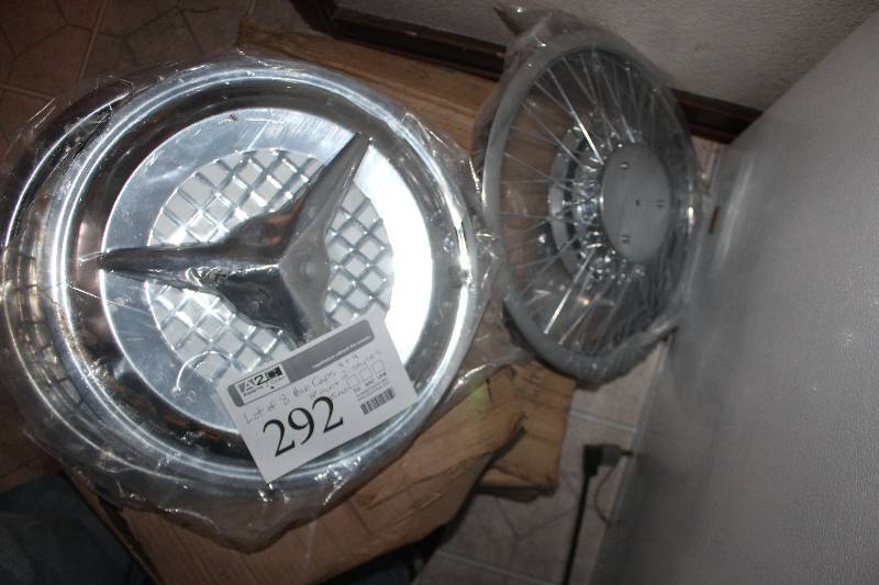 lot 292 image: Lot of (8) Hub Caps - 4x4