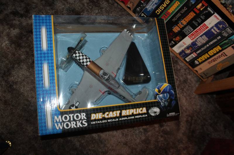 lot 183 image: Motor Works 132 Die-Cast Replica P51D Mustang Airplane