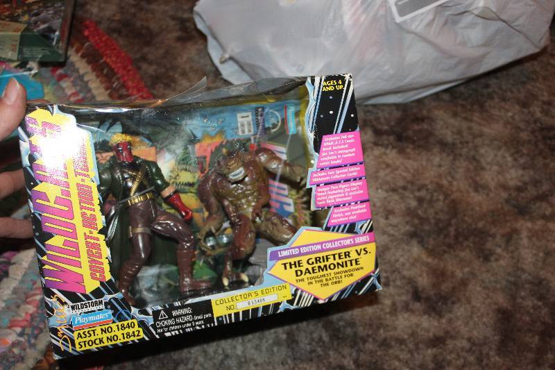 lot 203 image: Wild C.A.T.S. Action Figure Set - Grifter vs. Daemonite #15408