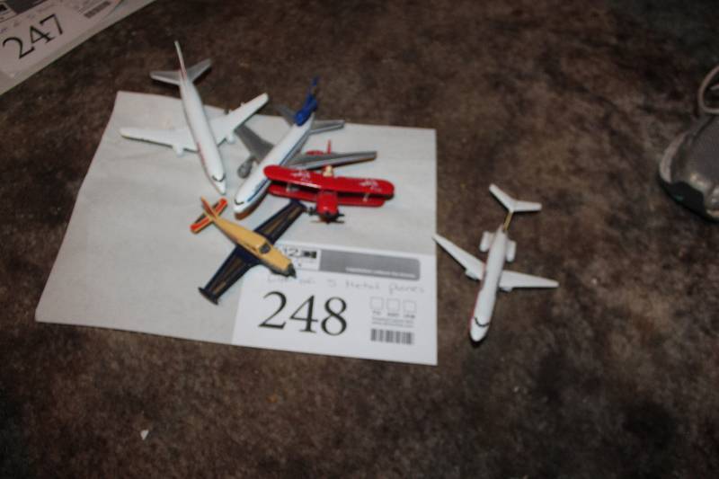 lot 248 image: Lot of (5) Die-Cast Airplanes