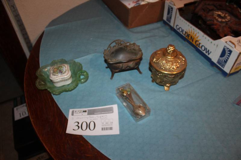 lot 300 image: Lot of (3) Housewares - Jewelry Box, Spoons, Glass Dish