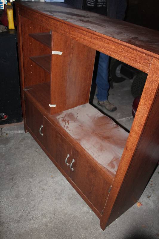 lot 1057 image: Entertainment Center