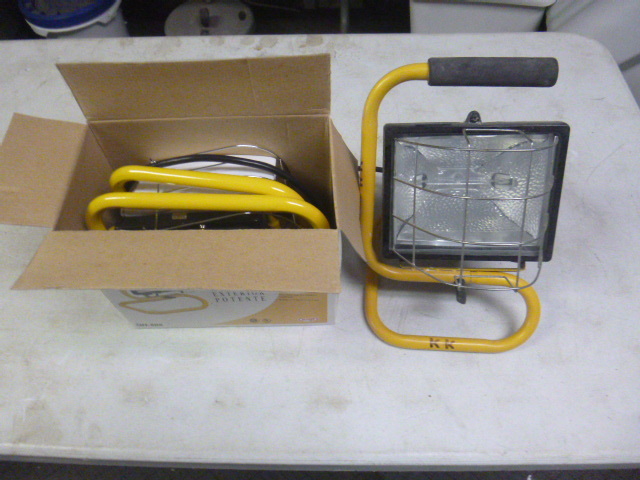 lot 6 image: 2 Halogen Lights