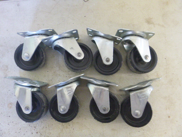 lot 18 image: 8 Casters