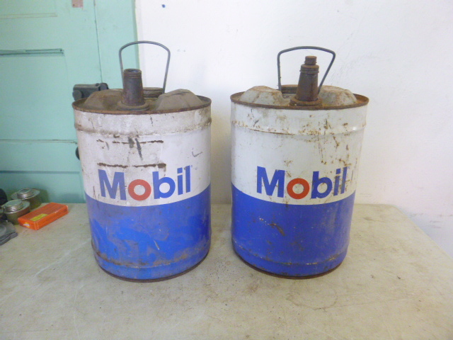lot 24 image: 2 Mobil Oil Cans