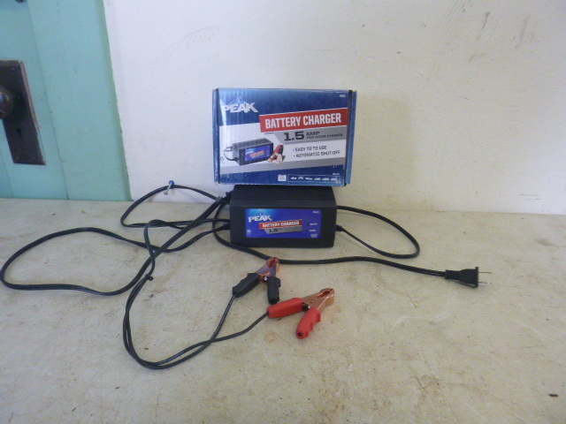 lot 36 image: Peak Battery Charger