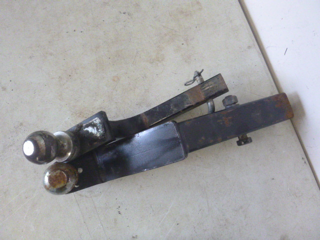 lot 37 image: 2 Receiver Hitches